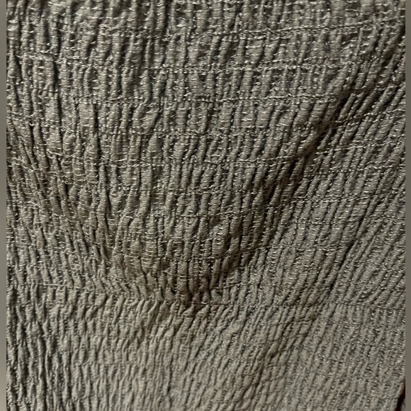 NWOT Kirious Off the Shoulder Smocked Top - Picture 10 of 12